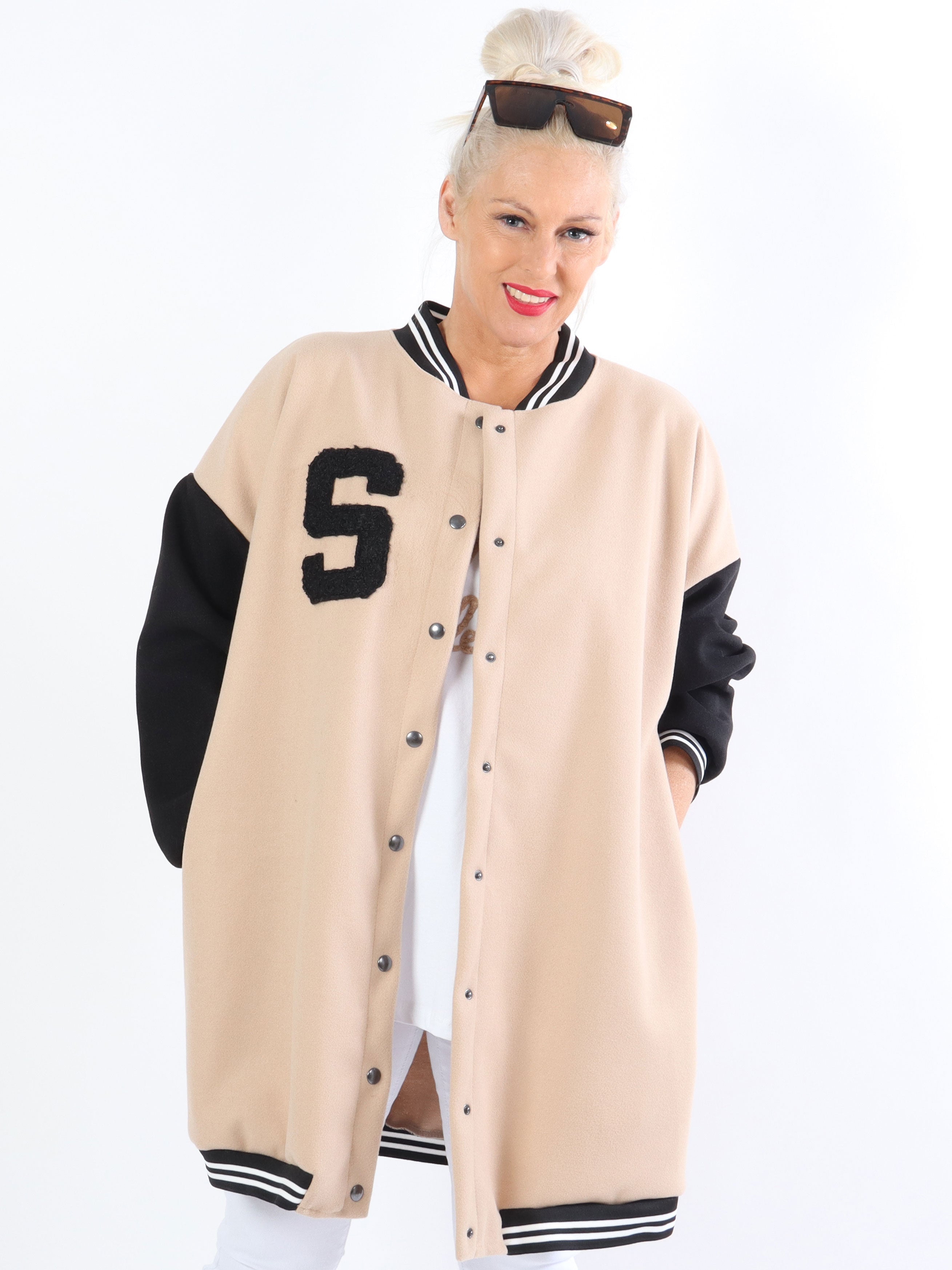 Andy - Fed plus size college jakke med trykknapper